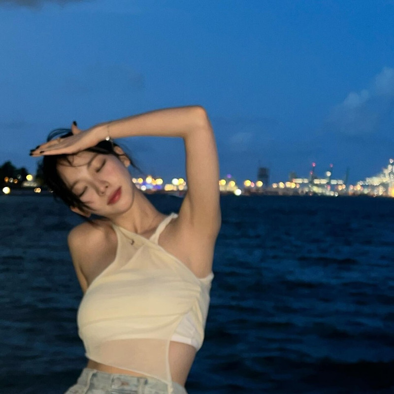 에스파 카리나, 긴 목+늘씬한 허리...넘사벽 비현실적 몸매