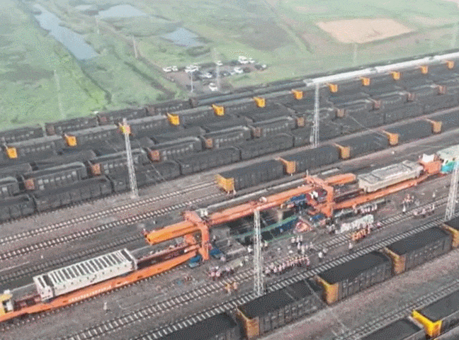 중국, 세계 최초 철도교량 거더 교체, 운반, 가설 일체형 장비 가동 VIDEO: ‘World record’: China replaces section of train bridge in four hours using smart maintenance machine