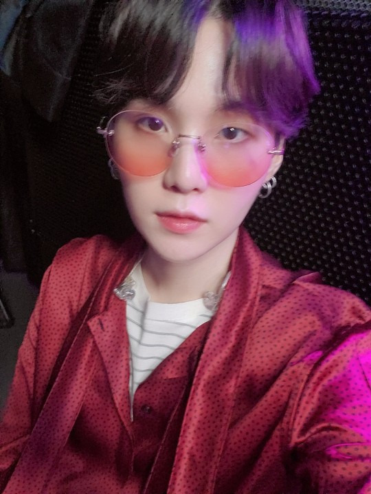 방탄소년단 슈가, 다래끼 나도 잘생겼어 안경으로 시크미 발산