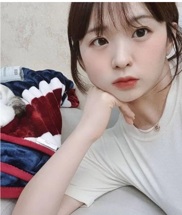 아프리카TV BJ 여캠 강덕구 방송 중 도어락 소리에 남친 의심받자 '스토킹 당하는 중' 고백