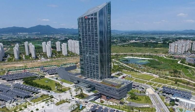방만 운영에 천문학적 적자 '한전', 그나마 목숨 붙어있는 건 원전 때문