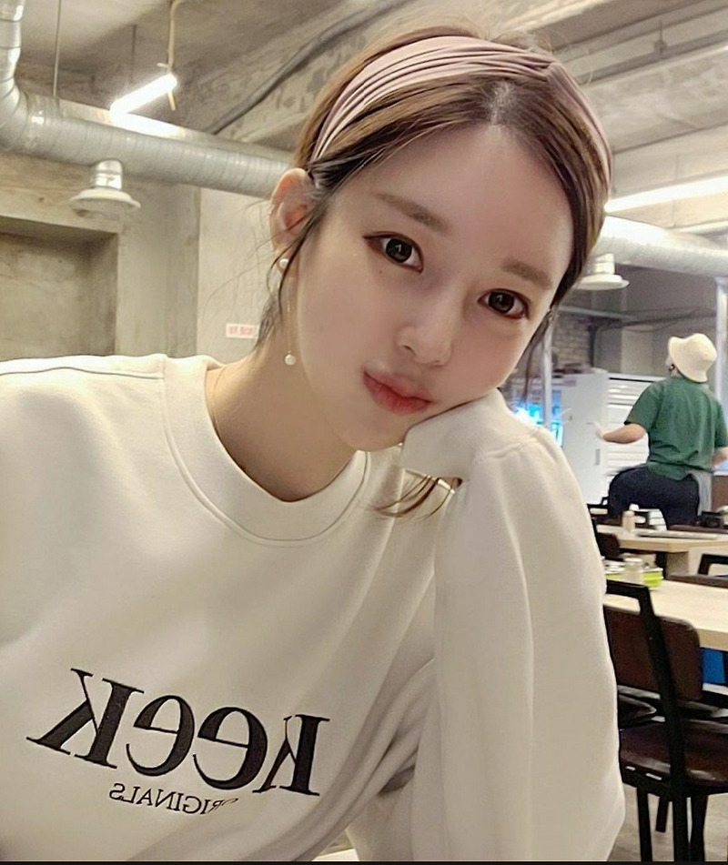 야옹이작가 '업소녀 출신이라는 추측, 환멸나...악플 선처 NO'