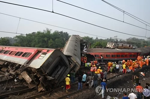 세계 각국, '288명 사망' 인도 열차 참사 애도