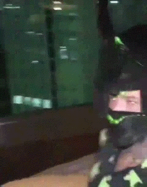 유니콘 건담 헬맷 + 백팩.gif