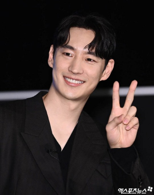 이제훈, 이병헌, 아이유 1억 기부! 산불 피해 지원 나선 스타들 [사진]