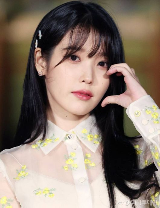 아이유- 43억 넘게 기부한 아이유…생일날 또 미혼모·독거노인 도왔다