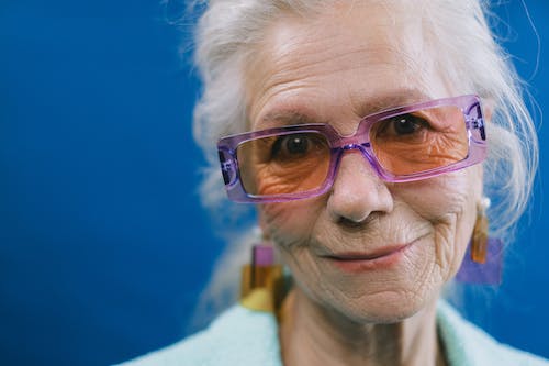 건강한 눈을 위한 실버 라이닝: 노년에도 즐기는 눈 케어