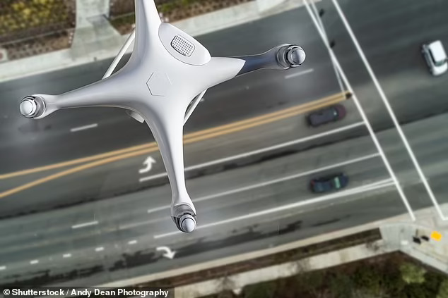 영국의 초고속 드론 고속도로 네트워크 구축 프로젝트  VIDEO: OS designed to integrate autonomous drones into airspace unveiled