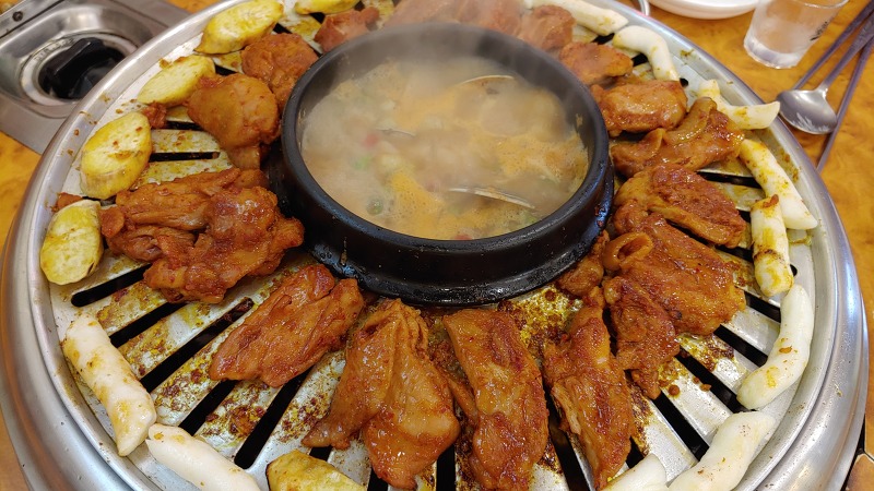 서울 속 작은 춘천, 26년 경력의 숯불 닭갈비 맛집