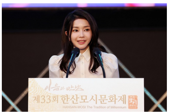 김건희 다녀간 한산모시문화제 다음날 천공 나타나 서천군수 의전 논란
