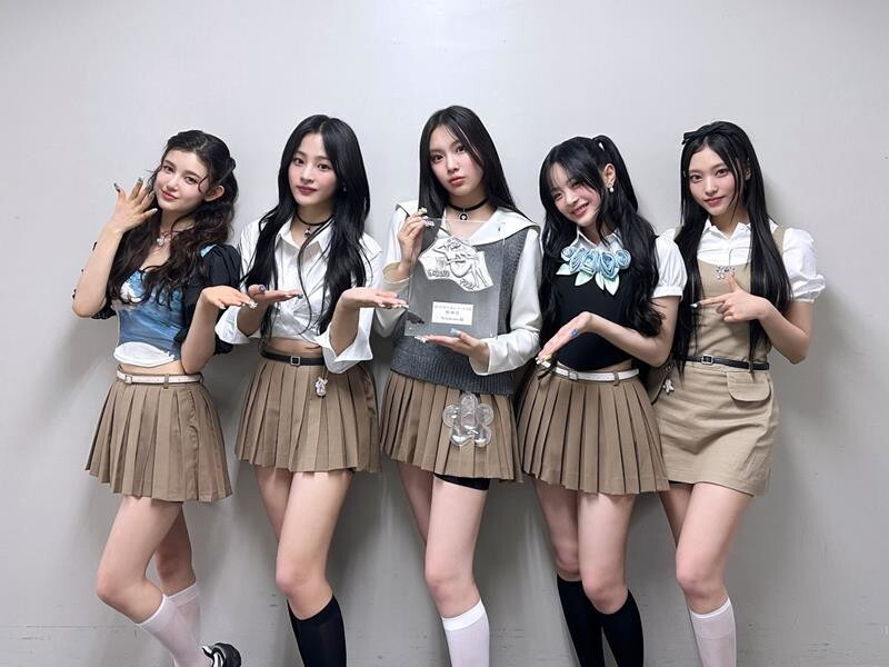 뉴진스, 일본 레코드 대상서 2관왕...3곡 완곡 무대도 