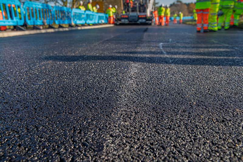 강철보다 더 강한 그래핀...'세계 최초' 재포장 시공 임박  VIDEO:The UK Just Launched the World's First Graphene-Infused Road Upgrade