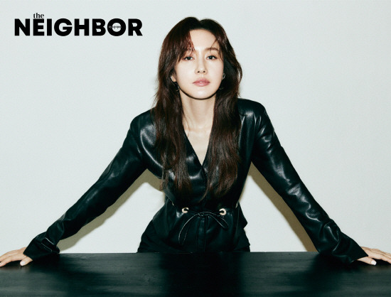 김지수, 블랙 아우라 