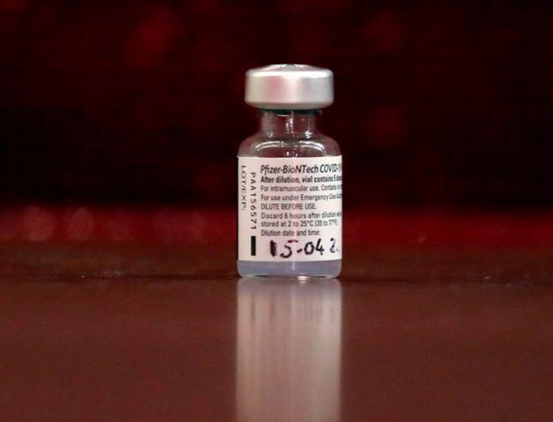 영국, AZ백신 포기?...화이자로 간다   UK officials close to deal to buy tens of millions more doses of Pfizer vaccine - Sunday Times