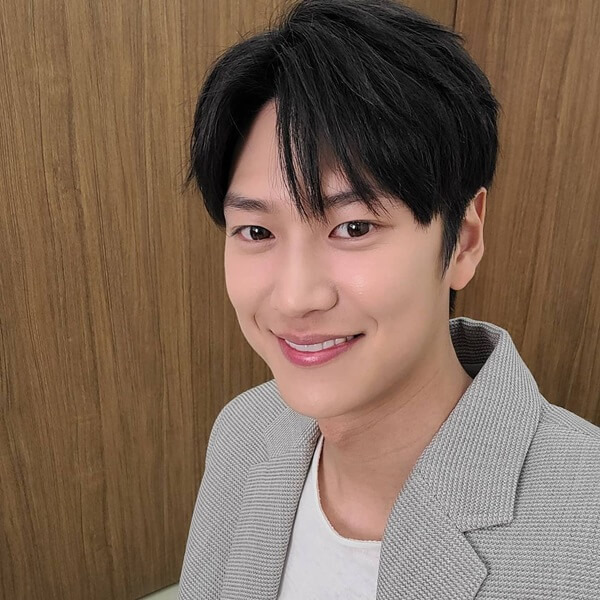 배우 나인우 과거 캐나다 유학시절 및 이상형