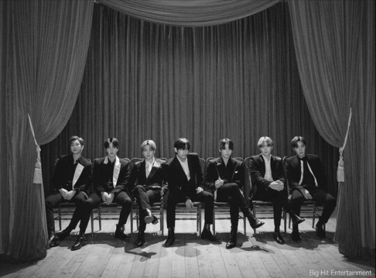 방탄소년단, 오늘(19일) 일본 신곡 ‘Stay Gold’ 선공개, 블랙수트 티저 공개