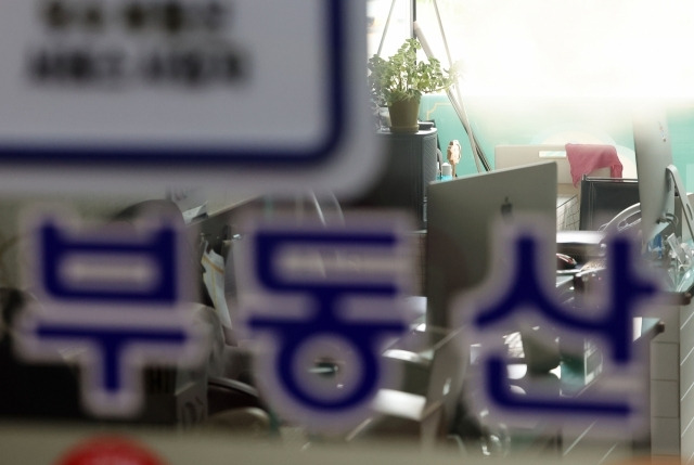 “매달 1200곳 휴업.폐업”… 부동산 불황에 인기 떨어진 공인중개사