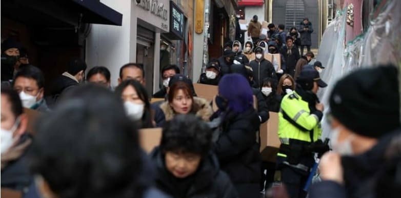 이태원 참사 유가족협의회·상인회...추모공간 정리했다...왜