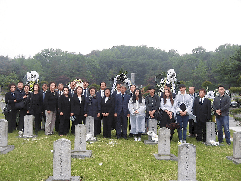 [5.18] 시위대 차량에 살해된 4명의 경찰관들...길거리에 7일간 방치