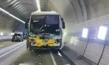 수리티 터널 고속버스 승합차 추돌 13명 사상자 발생
