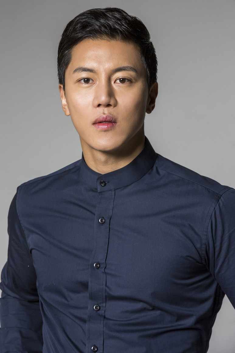음문석 나이 키 학력 흑백사진