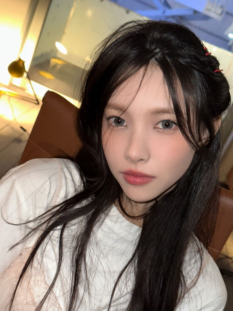 ILLIT 아일릿 · アイリット - 윤아 , YUNAH