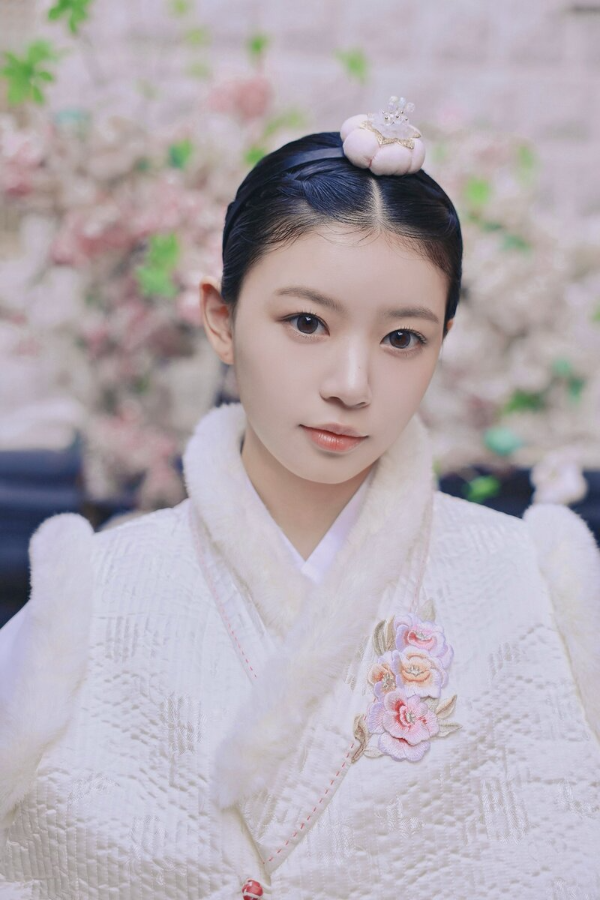 ILLIT · 아일릿 · アイリット - 모카 · MOKA