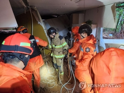 충북 괴산댐 물 월류 원인 하류 주민 긴급대피 고립 인명피해 상황 비상발령 경북 봉화 산사태 KTX 기차 운행 중지 이유 영상