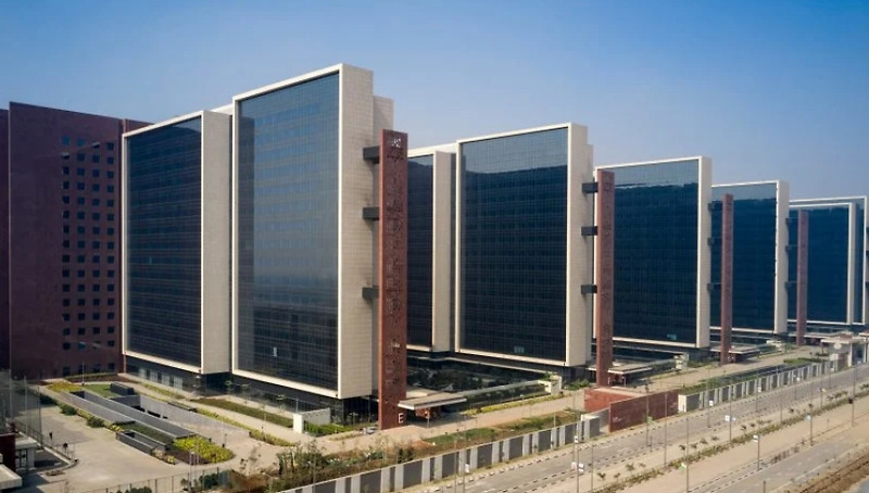인도, 세계 최대 단일 오피스 빌딩 완공...국방부 펜타곤보다 더 커 VIDEO: Building in India becomes world's largest office