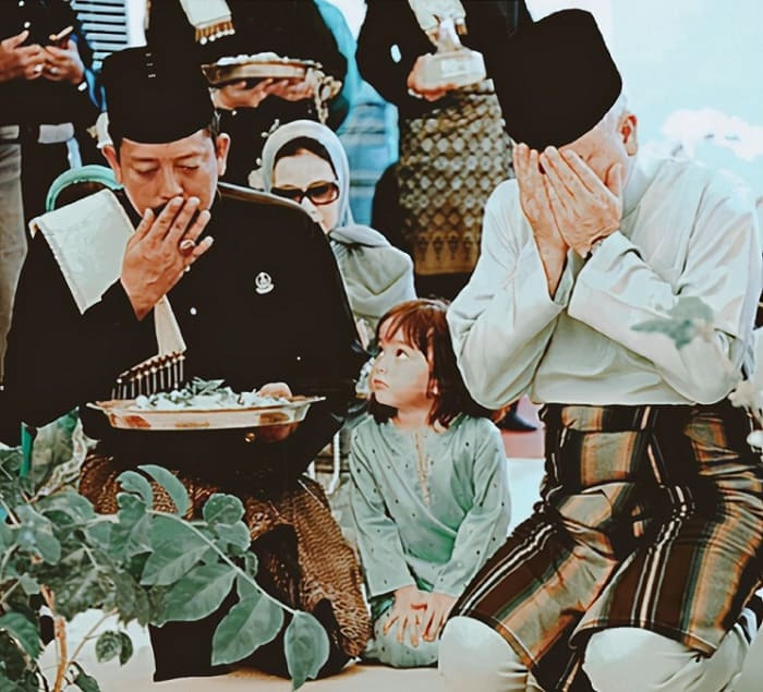 말레이시아 왕가를 뒤흔든 귀요미 9살 공주 The 9-year-old princess of Malaysia is so cute! The stinky face is so cute that even the British prince dare to ignore it