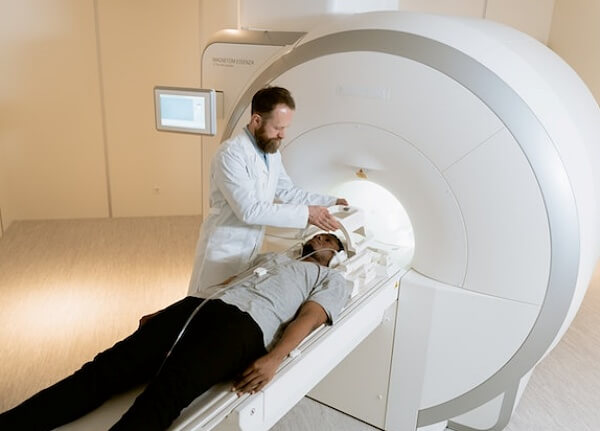 방사선 노출 되지 않는 자기공명영상 MRI 검사 촬영이 필요할 때는?