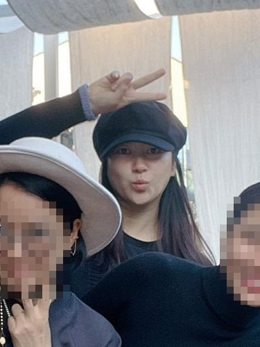 신애, 활동 중단→아이 셋 출산 후 근황 포착...여전히 청초 [사진]
