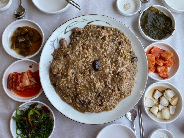 생생정보 녹두오리찜 도토리묵밥 SNS 화제 맛집 경기도 이천 장호원