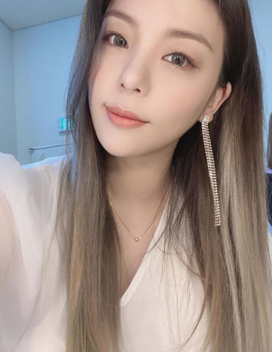 에일리, 모친상 후 수척해진 얼굴…