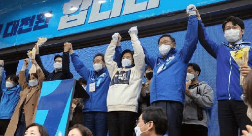 윤호중 오세훈 서울시장 후보를 쓰레기라 지칭했다.