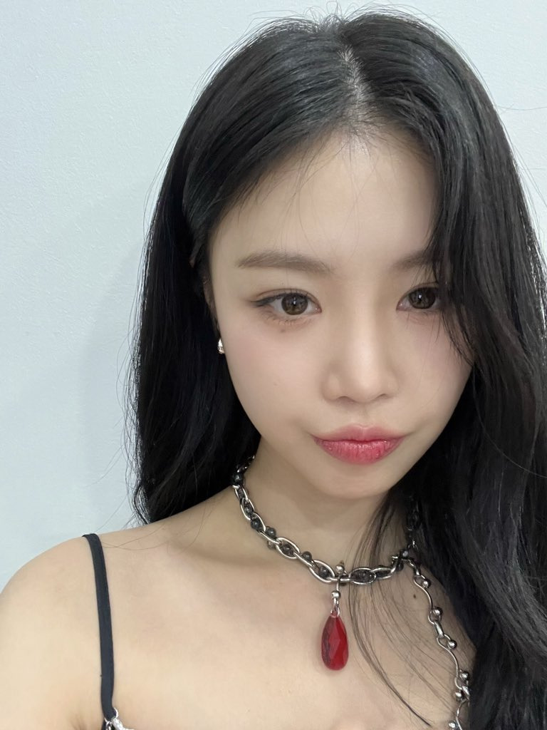 '학폭 논란' 수진, 일본 팬미팅 현장 공개...