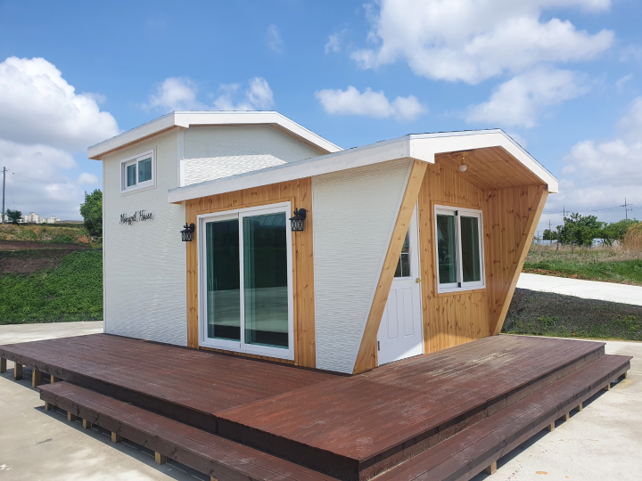 농막, 소형 주택 전문 업체인 “몽필”의 첫 번째 농막 모델인 행복(happiness) 소개 및 오픈기념 할인(선착순) 행사를 진행