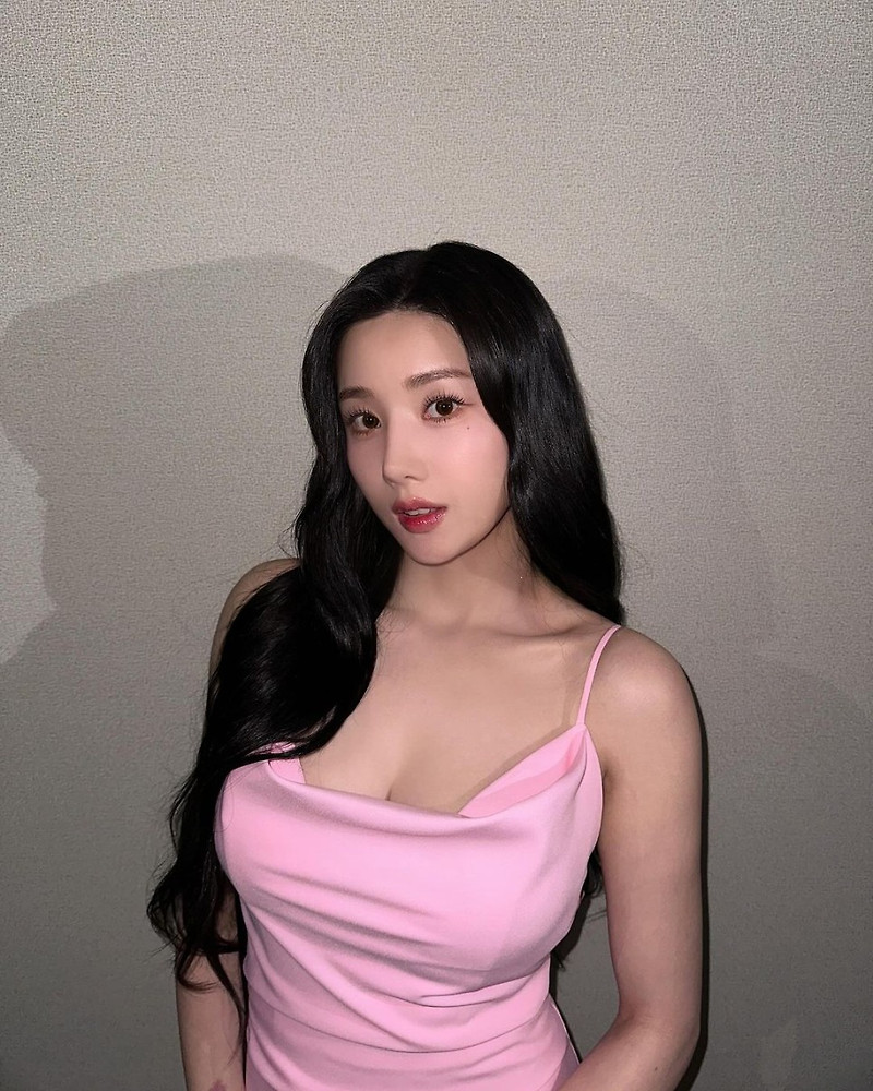 '워터밤 여신' 가수 권은비가 진짜 여신미를 뽐냈다.