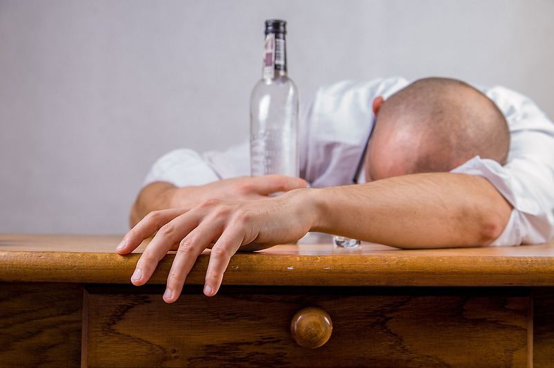 숙취 없애는 빠른 방법: 건강하게 술 마신 다음 날을 위한 조언