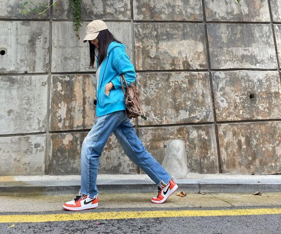 황신혜, 명품 벗고 힙한 '59세'...