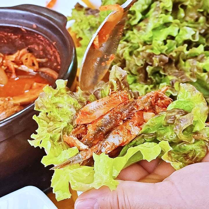생생정보 멸치쌈밥 멍게비빔밥 갈치조림 멸치회무침 고등어구이 해물부추전 수완 좋은 여행 맛집 추천 2tv 저녁 남해 식당 위치 어디