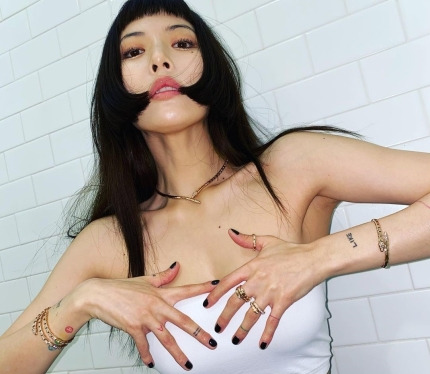 현아, 블링블링 명품 보석보다 빛나는 존재감 
