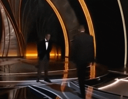 이런 아카데미상 역사상 초유의 일이...윌 스미스 제대로 사고쳤다 VIDEO: Will Smith slaps Chris Rock at the Oscars over joke about Jada Pinkett Smith