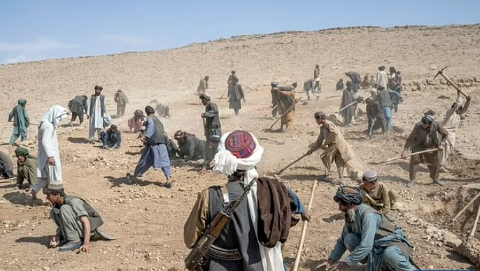 미국, 탈레반 정권에 23억 불 자금 제공 Biden administration has given $2.35 BILLION to the Taliban since the withdrawal: Damning report reveals huge wastes in taxpayers funds after 20 years in Afghanistan