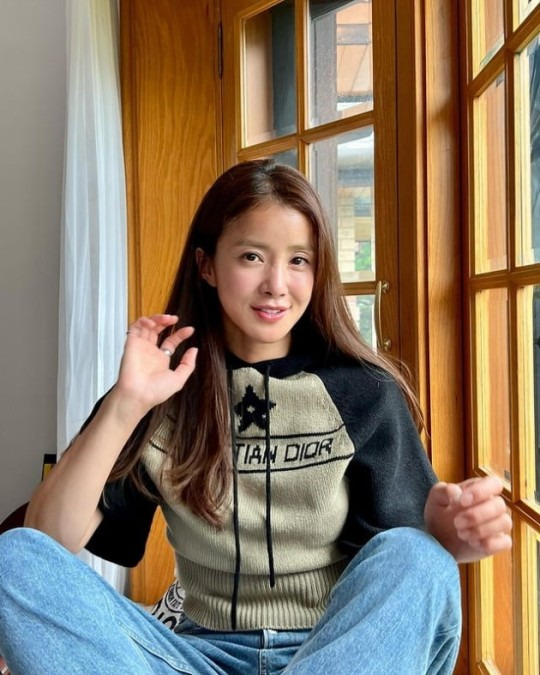 '사업가' 이시영, 330만원 명품 D사 신상 후드 스웨터! 찰떡이네 [사진]