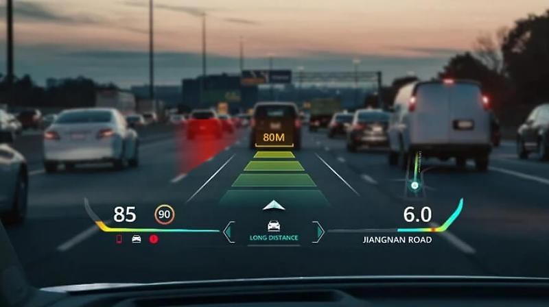 2021 독일 국제모터쇼에서 선보인 화웨이 증강현실 헤드업 디스플레이(AR-HUD) 솔루션  VIDEO: Huawei AR HUD una pantalla de visualización frontal de realidad aumentada
