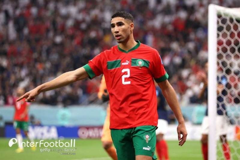 월드컵 준결승 모로코 DF, 심판 판정에 분노→FIFA 회장 찾아가 