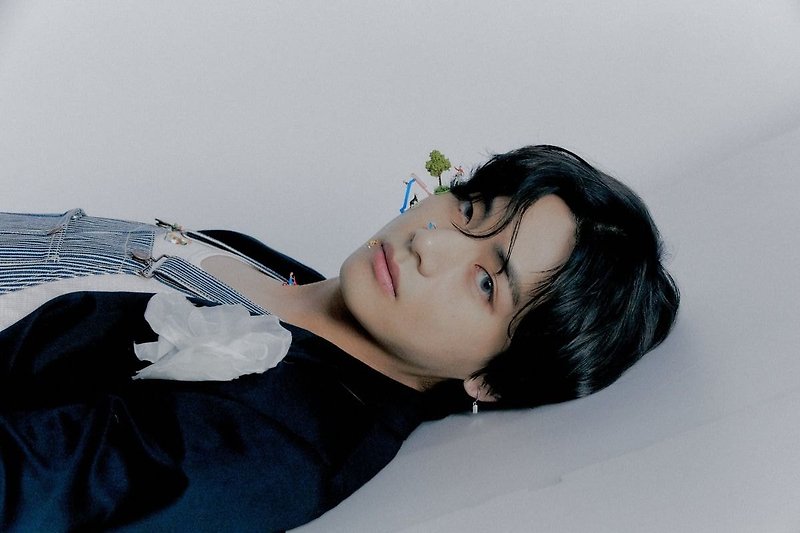 방금 방탄소년단 뷔 트윗,위버스에 올라온 화보