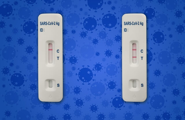 PCR vs 신속항원검사 // 결과시간 - 검사비용 - 정확도 차이 비교