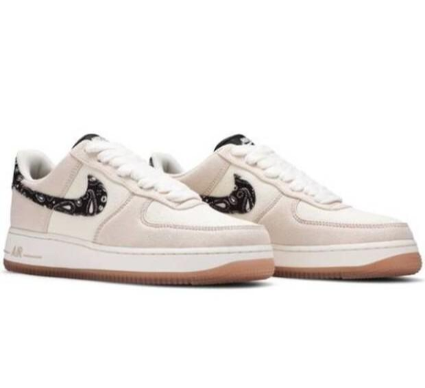  '에어포스 시대 세번째' 나이키 에어포스 07 LV8 페이즐리 스우시 [Nike Air Force 1 07 LV8